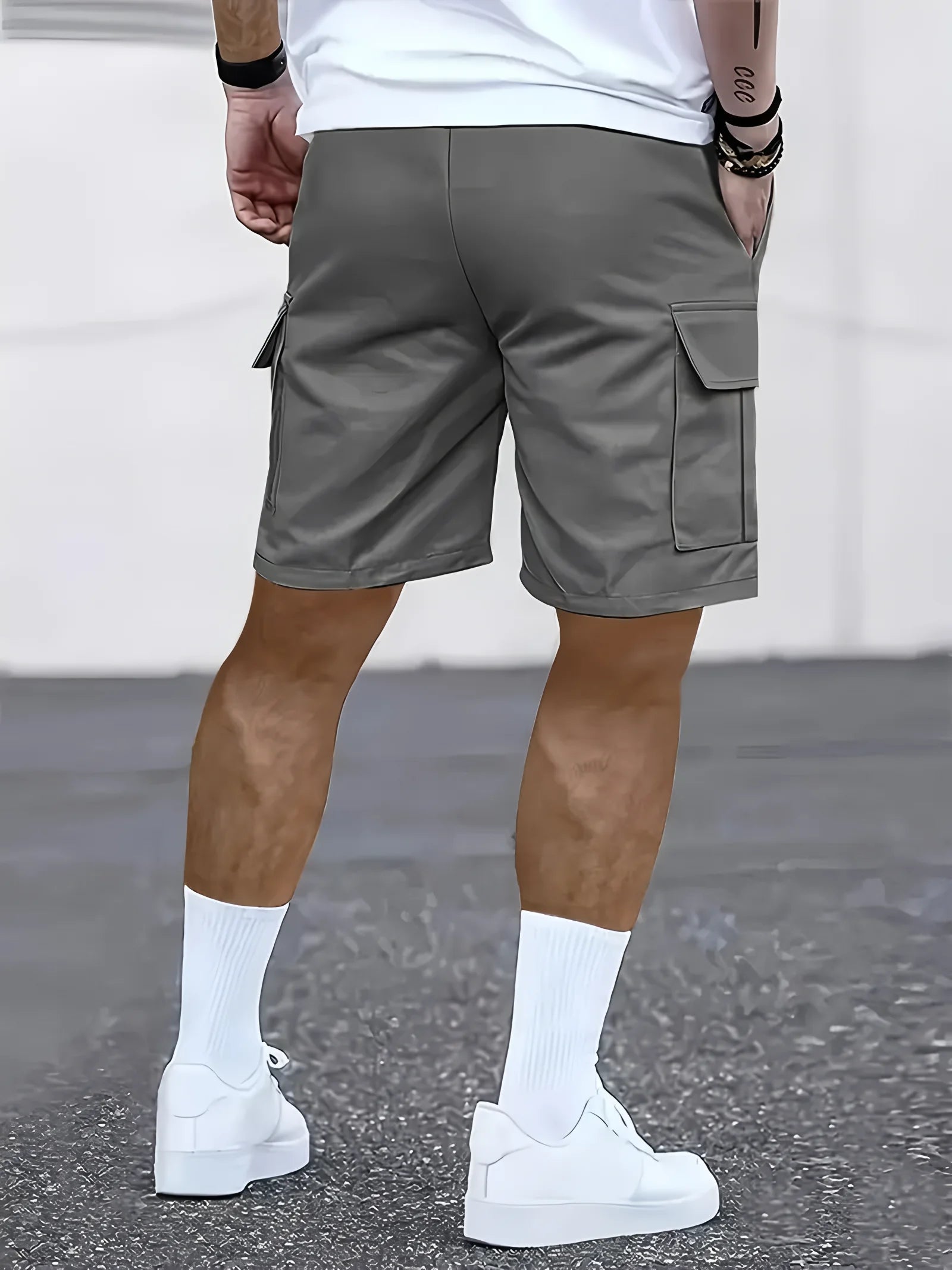 LOY Men's multi-pocket work shorts in khaki, featuring multiple cargo pockets, suitable for summer workwear and casual wear.